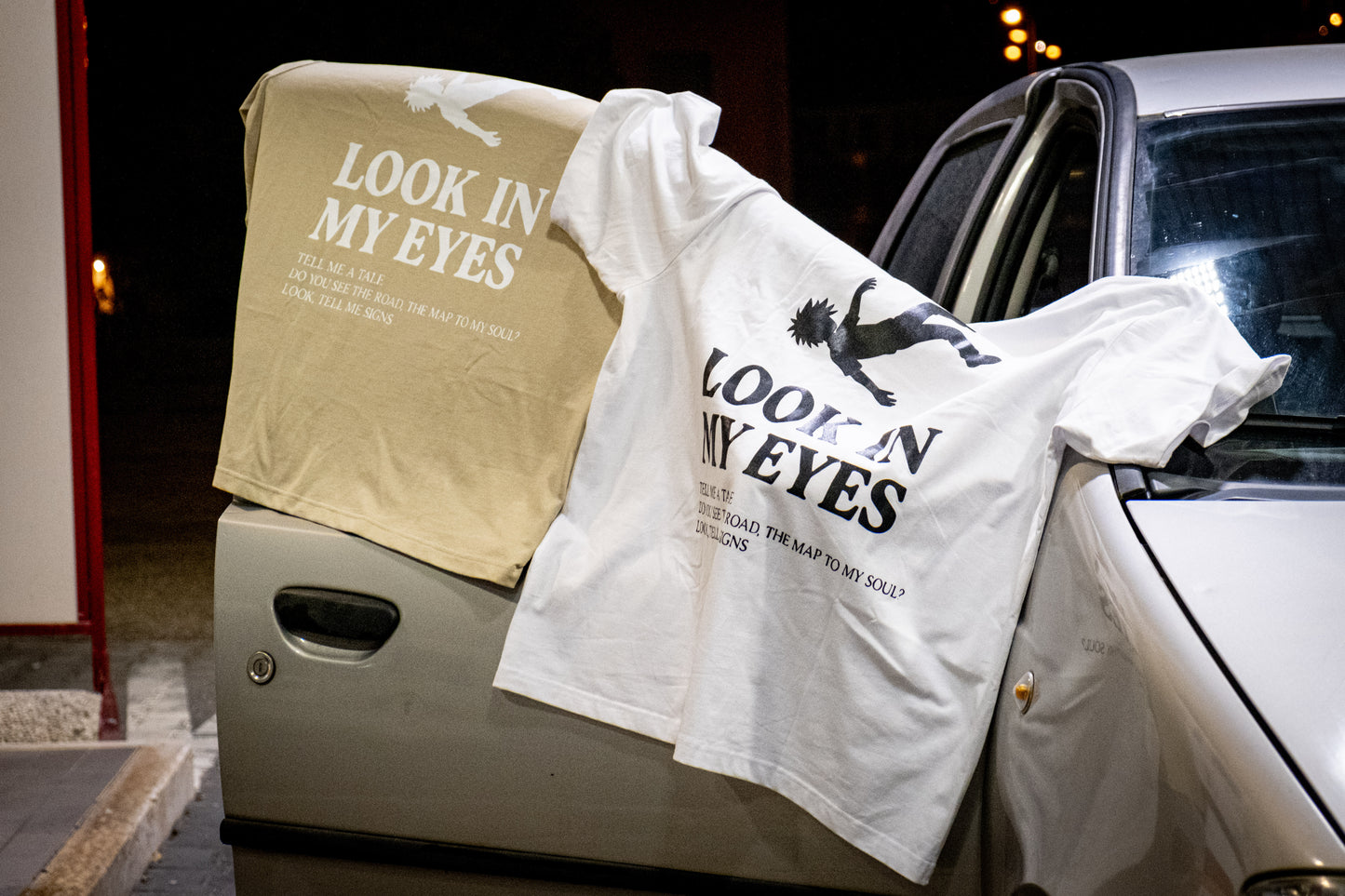 T-SHIRT “LOOK IN MY EYES” SAND
